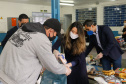 O Governo do Paraná entregou nesta sexta-feira (08) kits da merenda escolar para 231 mil alunos da Rede Estadual de Ensino cadastrados também no programa federal Bolsa Família