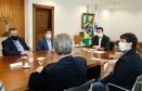 O governador Carlos Massa Ratinho Junior apresentou nesta segunda-feira (11) a ferramenta de atendimento psicológico gratuita disponibilizada pelo Governo do Estado e disse que ela é inovadora e essencial para ajudar as pessoas a enfrentarem medos e dificuldades durante a pandemia do novo coronavírus. 