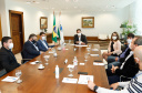 O governador Carlos Massa Ratinho Junior apresentou nesta segunda-feira (11) a ferramenta de atendimento psicológico gratuita disponibilizada pelo Governo do Estado e disse que ela é inovadora e essencial para ajudar as pessoas a enfrentarem medos e dificuldades durante a pandemia do novo coronavírus. 