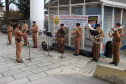 Banda de Música da PM faz homenagem para enfermeiros do Hospital da PM no Dia Internacional da Enfermagem. Foto:PMPR