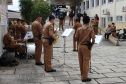 Banda de Música da PM faz homenagem para enfermeiros do Hospital da PM no Dia Internacional da Enfermagem. Foto:PMPR