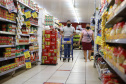 Utilizacao do Cartao Comida Boa  nesta terça-feira (12), em  Supermercado na cidade de Sarandi. O programa visa atender pessoas em vulnerabilidade social durante a Pandencia de Covid19.   12/05/2020 -  Foto: Geraldo Bubniak/AEN