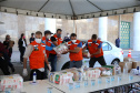 Entrega de cesta básica no drive-thru montado em Curitiba (Palácio Iguaçu). O projeto CESTA SOLIDÁRIA PARANÁ tem como objetivo principal mobilizar os funcionários do Estado do Paraná a participarem voluntariamente de uma ação de doação de cestas básicas. Curitiba - 18/05/2020 - Foto: Geraldo Bubniak/AEN