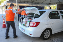 Entrega de cesta básica no drive-thru montado em Curitiba (Palácio Iguaçu). O projeto CESTA SOLIDÁRIA PARANÁ tem como objetivo principal mobilizar os funcionários do Estado do Paraná a participarem voluntariamente de uma ação de doação de cestas básicas. Curitiba - 18/05/2020 - Foto: Geraldo Bubniak/AEN