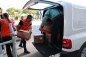 Entrega de cesta básica no drive-thru montado em Curitiba (Palácio Iguaçu). O projeto CESTA SOLIDÁRIA PARANÁ tem como objetivo principal mobilizar os funcionários do Estado do Paraná a participarem voluntariamente de uma ação de doação de cestas básicas. Curitiba - 18/05/2020 - Foto: Geraldo Bubniak/AEN