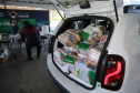 Entrega de cesta básica no drive-thru montado em Curitiba (Palácio Iguaçu). O projeto CESTA SOLIDÁRIA PARANÁ tem como objetivo principal mobilizar os funcionários do Estado do Paraná a participarem voluntariamente de uma ação de doação de cestas básicas. Curitiba - 18/05/2020 - Foto: Geraldo Bubniak/AEN