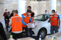 Entrega de cesta básica no drive-thru montado em Curitiba (Palácio Iguaçu). O projeto CESTA SOLIDÁRIA PARANÁ tem como objetivo principal mobilizar os funcionários do Estado do Paraná a participarem voluntariamente de uma ação de doação de cestas básicas. Curitiba - 18/05/2020 - Foto: Geraldo Bubniak/AEN