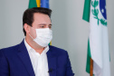 O Paraná iniciou nesta semana a estratégia para a testagem em massa da população para a Covid-19. A informação foi confirmada nesta segunda-feira (18) pelo governador Carlos Massa Ratinho Junior, em entrevista aos telejornais Meio-Dia Paraná e Ric Notícias. A ideia é chegar aos 5 mil testes semanais até o final desta semana e ampliar gradativamente o processamento dos exames.