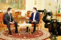 O Paraná iniciou nesta semana a testagem em massa da população como estratégia de combate à Covid-19. A medida foi confirmada pelo governador Carlos Massa Ratinho Junior em entrevista aos telejornais Meio-Dia Paraná, da RPC, e Balanço Geral, da RIC, nesta segunda-feira (18). A ideia é chegar aos 5 mil testes até o fim desta semana e ampliar gradativamente o processamento dos exames.