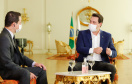 O Paraná iniciou nesta semana a testagem em massa da população como estratégia de combate à Covid-19. A medida foi confirmada pelo governador Carlos Massa Ratinho Junior em entrevista aos telejornais Meio-Dia Paraná, da RPC, e Balanço Geral, da RIC, nesta segunda-feira (18). A ideia é chegar aos 5 mil testes até o fim desta semana e ampliar gradativamente o processamento dos exames.