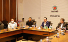 O governador Carlos Massa Ratinho Junior e o embaixador dos Estados Unidos no Brasil, Todd Chapman, discutiram nesta quinta-feira (21) a possibilidade de ampliar investimentos de empresas norte-americanas no Paraná após a pandemia, além de projetos bilaterais de segurança pública, turismo e desenvolvimento educacional. Foi o primeiro encontro virtual do diplomata com um governador brasileiro desde que ele assumiu o posto no País, em 29 de março.