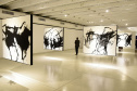O Museu Oscar Niemeyer (MON) inaugurou mais duas exposições virtuais no Google Arts & Culture. As novas mostras são O que é Original?, de Marcelo Conrado, e Declaração de Princípios, de Geraldo Leão. Os artistas se juntam a Rafael Silveira na lista de paranaenses na plataforma.

.Foto: Kraw Penas/SEEC