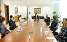 O governador Carlos Massa Ratinho Junior e o presidente da Adimax Indústria e Comércio de Alimentos, Adir Comunello, anunciaram nesta quarta-feira (27), em evento no Palácio Iguaçu, um novo investimento no Paraná. A indústria de fabricação e distribuição de alimentos para cães e gatos vai investir R$ 14,6 milhões na abertura de uma planta em Mandirituba, na Região Metropolitana de Curitiba. 