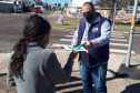 Equipe da Controladoria-Geral do Estado ouviu as pessoas que foram receber o benefício em Curitiba para saber a opinião sobre a forma de distribuição e colher sugestões.
Foto: CGE