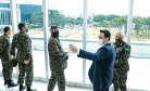 O governador Carlos Massa Ratinho Junior recebeu nesta terça-feira (02), no Palácio Iguaçu, o novo comandante militar do Sul do Exército Brasileiro, general Valério Stumpf. No encontro, o governador apresentou uma proposta de parceria do Exército para a elaboração de projetos estruturantes do Estado.
