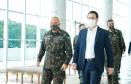 O governador Carlos Massa Ratinho Junior recebeu nesta terça-feira (02), no Palácio Iguaçu, o novo comandante militar do Sul do Exército Brasileiro, general Valério Stumpf. No encontro, o governador apresentou uma proposta de parceria do Exército para a elaboração de projetos estruturantes do Estado.
