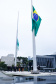 Ato de vandalismo na noite de segunda-feira exigiu a troca da bandeira, que foi instalada na tarde desta terça-feira (02), após remoção de pichações e conserto do mecanismo de hasteamento.

