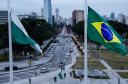 Ato de vandalismo na noite de segunda-feira exigiu a troca da bandeira, que foi instalada na tarde desta terça-feira (02), após remoção de pichações e conserto do mecanismo de hasteamento.
