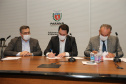 O Governador Carlos Massa Ratinho Junior em reuniao nesta quarta-feira (03/06),  com  Superintendente Geral do Hospital Erasto Gaertner, Adriano Lago, Secretário de Estado da Saude, Beto Preto e deputados no Palácio Iguaçu.  Curitiba, 03/06/2020 - Foto: Geraldo Bubniak/AEN
