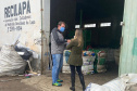 A Secretaria de Estado do Desenvolvimento Sustentável e do Turismo entregou 2.185 máscaras de pano para 29 cooperativas de materiais reciclados de 24 municípios paranaenses. A ação busca proteger os catadores de materiais recicláveis durante a pandemia do Covid-19. O repasse aconteceu a partir de segunda-feira (01). Foto: Divulgação/SEDEST