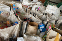 A Secretaria de Estado do Desenvolvimento Sustentável e do Turismo entregou 2.185 máscaras de pano para 29 cooperativas de materiais reciclados de 24 municípios paranaenses. A ação busca proteger os catadores de materiais recicláveis durante a pandemia do Covid-19. O repasse aconteceu a partir de segunda-feira (01). Foto: Divulgação/SEDEST