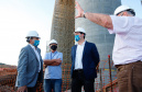 O governador Carlos Massa Ratinho Junior participou nesta quinta-feira (18) de uma reunião com a direção brasileira de Itaipu Binacional, em Foz do Iguaçu, e destacou que a parceria entre o Estado e a hidrelétrica é fundamental para ajudar o Paraná na retomada da economia.- Após a reunião, houve uma vistoria nas obras da Ponte da Integração Brasil-Paraguai, que estão em ritmo acelerado.