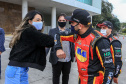 Uma rede de solidariedade organizada por dois pilotos, Lucas e Cristiano Bornemann, da Copa HB20, seus patrocinadores e a Hyundai Brasil arrecadou cerca de uma tonelada e meia de alimentos não perecíveis e 20 mil frascos de álcool spray aerosol na última semana. Os produtos foram entregues ao Governo do Estado nesta quinta-feira (18). A doação foi recebida pela primeira-dama Luciana Saito Massa, que preside o Conselho de Ação Solidária. Foto: Valdelino Pontes