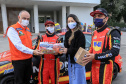 Uma rede de solidariedade organizada por dois pilotos, Lucas e Cristiano Bornemann, da Copa HB20, seus patrocinadores e a Hyundai Brasil arrecadou cerca de uma tonelada e meia de alimentos não perecíveis e 20 mil frascos de álcool spray aerosol na última semana. Os produtos foram entregues ao Governo do Estado nesta quinta-feira (18). A doação foi recebida pela primeira-dama Luciana Saito Massa, que preside o Conselho de Ação Solidária. Foto: Valdelino Pontes