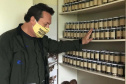 O Instituto Água e Terra, vinculado à Secretaria de Estado do Desenvolvimento Sustentável e do Turismo, distribui gratuitamente mudas de mais de 100 espécies nativas para todo o Estado. Entre elas estão araucária, jabuticaba, canela, peroba, imbuia e erva-mate, que formam parte da vegetação existente no Paraná. Apenas no ano passado foram cerca de 1,6 milhão de unidades.

Foto:IAT
