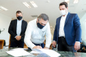 Governador Carlos MassaRatinho Junior assina o  decreto (4.885/20) com novas recomendações para restringir a circulação de pessoas nos municípios que compõem a Região Metropolitana de Curitiba. 