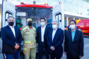 O Governo do Estado reforçou a estrutura do Corpo de Bombeiros do Paraná com a aquisição de 34 novos veículos e seis aparelhos desencarceradores. A entrega dos equipamentos foi feita nesta quarta-feira (24) pelo governador Carlos Massa Ratinho Junior em cerimônia simbólica no Palácio Iguaçu.