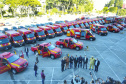 O Governo do Estado reforçou a estrutura do Corpo de Bombeiros do Paraná com a aquisição de 34 novos veículos e seis aparelhos desencarceradores.
A entrega dos equipamentos foi feita nesta quarta-feira (24) pelo governador Carlos Massa Ratinho Junior em cerimônia simbólica no Palácio Iguaçu.