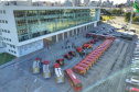 O Governo do Estado reforçou a estrutura do Corpo de Bombeiros do Paraná com a aquisição de 34 novos veículos e seis aparelhos desencarceradores.
A entrega dos equipamentos foi feita nesta quarta-feira (24) pelo governador Carlos Massa Ratinho Junior em cerimônia simbólica no Palácio Iguaçu.