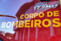 O Governo do Estado reforçou a estrutura do Corpo de Bombeiros do Paraná com a aquisição de 34 novos veículos e seis aparelhos desencarceradores.
A entrega dos equipamentos foi feita nesta quarta-feira (24) pelo governador Carlos Massa Ratinho Junior em cerimônia simbólica no Palácio Iguaçu.