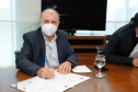 O governador Carlos Massa Ratinho Junior autorizou, nesta quarta-feira (24), o início das obras de recape asfáltico em 26 avenidas de Maringá, na Região Noroeste. O investimento por parte da Secretaria de Estado do Desenvolvimento Urbano e Obras Públicas é de R$ 10 milhões, a fundo perdido, com contrapartida do município de R$ 1,1 milhão.
