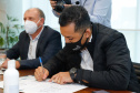 O governador Carlos Massa Ratinho Junior autorizou, nesta quarta-feira (24), o início das obras de recape asfáltico em 26 avenidas de Maringá, na Região Noroeste. O investimento por parte da Secretaria de Estado do Desenvolvimento Urbano e Obras Públicas é de R$ 10 milhões, a fundo perdido, com contrapartida do município de R$ 1,1 milhão.

