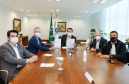 O governador Carlos Massa Ratinho Junior autorizou, nesta quarta-feira (24), o início das obras de recape asfáltico em 26 avenidas de Maringá, na Região Noroeste. O investimento por parte da Secretaria de Estado do Desenvolvimento Urbano e Obras Públicas é de R$ 10 milhões, a fundo perdido, com contrapartida do município de R$ 1,1 milhão.
