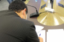 A Secretaria de Estado da Segurança Pública assinou um novo convênio de compartilhamento de informações, desta vez, com o município de Sarandi. A cidade que fica próxima de Maringá, na região Noroeste, é a quinta a compor de rede de dados, mas a primeira no Interior. Além de permitir ações como a criação de boletins de ocorrência por parte do município, o documento tem o objetivo de agilizar as investigações da secretaria. Foto:SESP