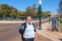 A zeladora Ruth Oliveira Assis cruza a rua todos os dias a pé na volta do trabalho. Percebeu que com a caminhada ganhou mais leveza e segurança. “Antes era perigoso, escuro e não tinha acostamento. Agora ficou bonito, agradável”, diz Ruth.