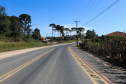 Outra obra que contou com parceria estadual, mas essa já concluída, é a revitalização da Avenida das Araucárias (Estrada da Ladeira). Os 2,6 quilômetros receberam pavimentação asfáltica, ciclovias, iluminação e calçadas com paver, além de sinalização horizontal e vertical. Essa conexão dá acesso alternativo à PR-151, rodovia que conecta o município a Palmeira e São Mateus do Sul.
Foto: Geraldo Bubniak/AEN
