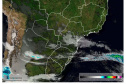 Uma semana depois de um ciclone extratropical atingir o Sul do País e trazer muitos estragos para o Paraná, o Estado fica novamente em alerta com a previsão de que o mesmo fenômeno se repita entre esta terça (07) e quarta-feira (08). Porém, desta vez os transtornos serão menores, já que o ciclone que se forma no Oceano Atlântico, entre o litoral do Rio Grande do Sul e o do Uruguai, é menos intenso, diz o Simepar. 
