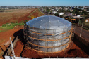 Obras de implantação de mais um reservatório de água para Cascavel e  terá capacidade para armazenar 2 milhões de litros de água e vai beneficiar diretamente aos moradores na região Norte da cidade. Com esse empreendimento, a Sanepar amplia em 200% a capacidade de reservação dos bairros que integram a região.Foto: Geraldo Bubniak/AEN
