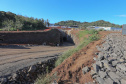 Construção de um túnel de 1,2 mil metros de extensão e oito metros de diâmetro, saindo do Parque de Exposições Jayme Canet Júnior e seguindo até o Rio Marrecas, pouco à frente do bairro Padre Ulrico. O túnel vai agilizar o escoamento da água para evitar que outros rios sejam represados e provoquem alagamentos na cidade de Francisco Beltrao. Foto: Geraldo Bubniak/AEN