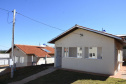 A Cohapar entregou nesta quarta-feira (15) o primeiro dos três conjuntos habitacionais construídos no município de Carambeí, na região dos Campos Gerais. Ainda nesta semana serão entregues os residenciais Jardim Novo Horizonte (quinta-feira) e Jardim Eldorado (sexta-feira), somando 154 unidades. Todos os imóveis são financiados pelo Fundo de Arrendamento Residencial (FAR).