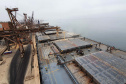 Um novo embarque recorde está sendo realizado no Corredor de Exportação do Porto de Paranaguá, nesta semana. No berço 214, o navio E.R Bayonne carrega 104,2 mil toneladas de farelo de soja. Este é o maior volume de granel de exportação já movimentado pelo porto.
Foto: Claudio Neves