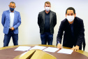 Com a assinatura do documento, será permitido que ambos os órgãos, Guarda Municipal de Paranaguá e Secretaria da Segurança Pública, possam compartilhar informações dos sistemas internos de segurança.
Foto: Divulgação/SESP