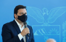 O governador Carlos Massa Ratinho Junior assinou nesta terça-feira (04), no Palácio Iguaçu, a ordem de serviço para a duplicação da Avenida Juscelino Kubitscheck de Oliveira (PR-412), em Matinhos. Antiga reivindicação dos moradores e frequentadores do Litoral paranaense, a JK faz parte da PR-412, rodovia que liga as cidades de Guaratuba, Matinhos e Pontal do Paraná. 
