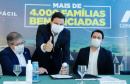 O convênio com a Pacaembu Construtora, empresa com sede em São Paulo, prevê investimentos de R$ 540 milhões. O acordo foi assinado nesta quarta-feira (5), em cerimônia no Palácio Iguaçu, pelo governador Carlos Massa Ratinho Junior, o presidente da Cohapar, Jorge Lange, prefeitos e representantes da empresa. A expectativa é que as casas fiquem prontas no primeiro semestre de 2022.