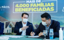 O convênio com a Pacaembu Construtora, empresa com sede em São Paulo, prevê investimentos de R$ 540 milhões. O acordo foi assinado nesta quarta-feira (5), em cerimônia no Palácio Iguaçu, pelo governador Carlos Massa Ratinho Junior, o presidente da Cohapar, Jorge Lange, prefeitos e representantes da empresa. A expectativa é que as casas fiquem prontas no primeiro semestre de 2022.