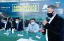 O convênio com a Pacaembu Construtora, empresa com sede em São Paulo, prevê investimentos de R$ 540 milhões. O acordo foi assinado nesta quarta-feira (5), em cerimônia no Palácio Iguaçu, pelo governador Carlos Massa Ratinho Junior, o presidente da Cohapar, Jorge Lange, prefeitos e representantes da empresa. A expectativa é que as casas fiquem prontas no primeiro semestre de 2022.